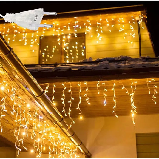 Instalație de Crăciun tip turturi LED cu lumină caldă pentru acoperiș, model interconectabil pentru exterior