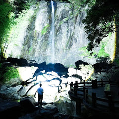 Lanternă LED Multifuncțională Reîncărcabilă – Zoom Reglabil, Încărcare Type-C, 5 Moduri Iluminare